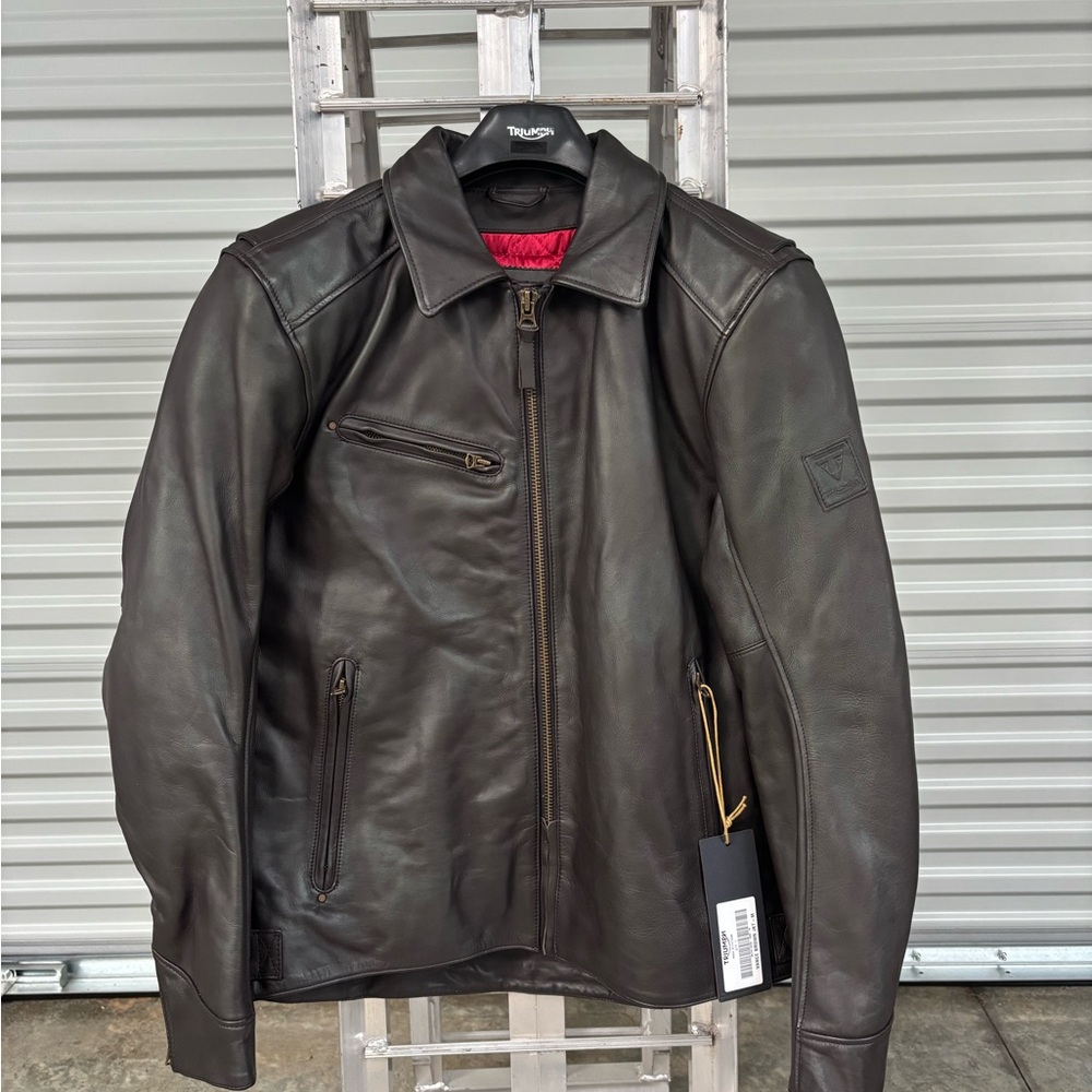 Triumph Vance Brown leather motorcycle jacket. Men’s Medium.